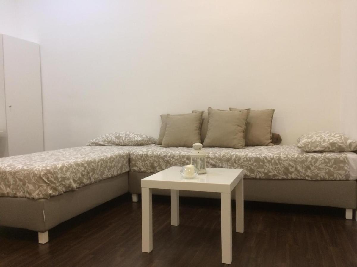 Ferienwohnung Piazza Carita' Centro Storico Neapel Exterior foto