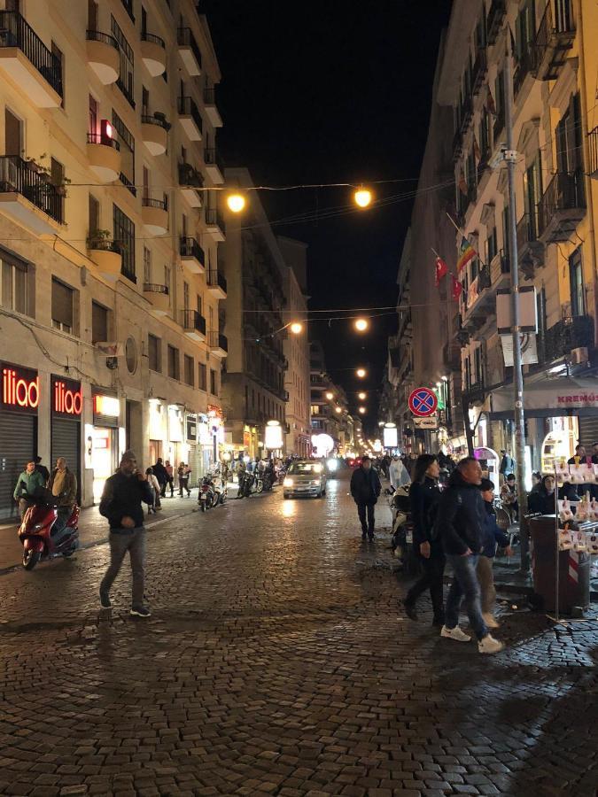 Ferienwohnung Piazza Carita' Centro Storico Neapel Exterior foto