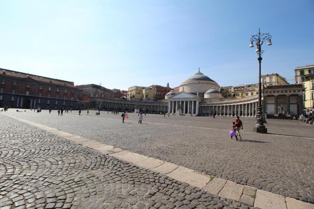 Ferienwohnung Piazza Carita' Centro Storico Neapel Exterior foto