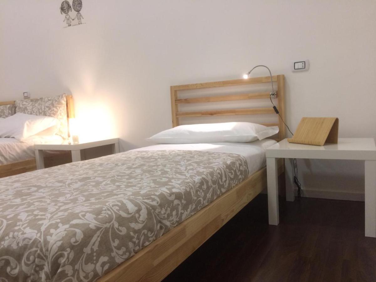Ferienwohnung Piazza Carita' Centro Storico Neapel Exterior foto